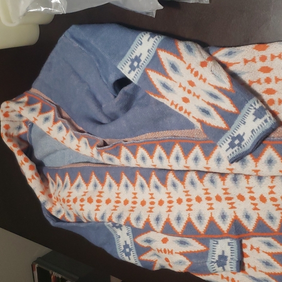 1 large left๐New boutique Aztec open front Cardigan - Picture 11 of 14